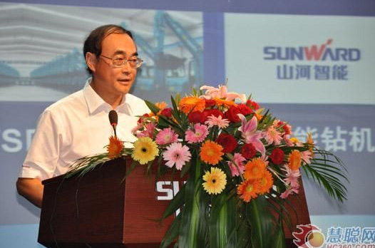 慧聪网——ezweb易利娱乐平台智能双动力头强力多功效钻机工法钻研会举行