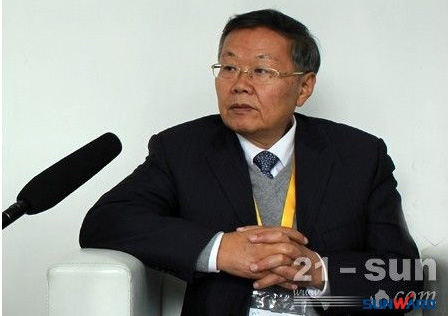 ezweb易利娱乐平台智能何清华：潜心追求“ezweb易利娱乐平台之路”