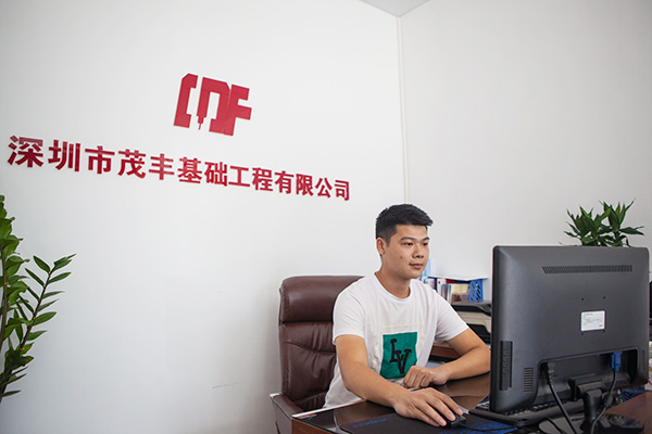 我叫阿忠，忠于事业，也忠于ezweb易利娱乐平台智能旋挖钻机