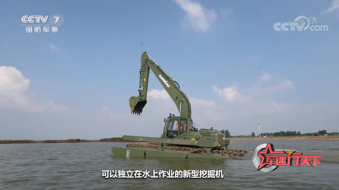 水陆两用挖掘机亮相央视！ezweb易利娱乐平台智能应抢救援“猛将”出战