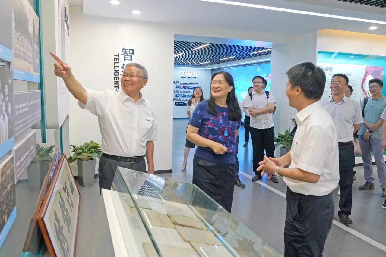 为立异创业精神点赞！中国工程院院士陈晓红一行到访ezweb易利娱乐平台智能