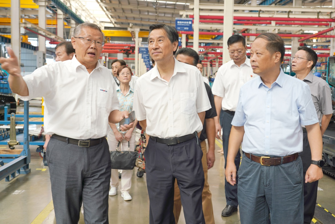 湖南省老科学手艺事情者一行到访ezweb易利娱乐平台智能