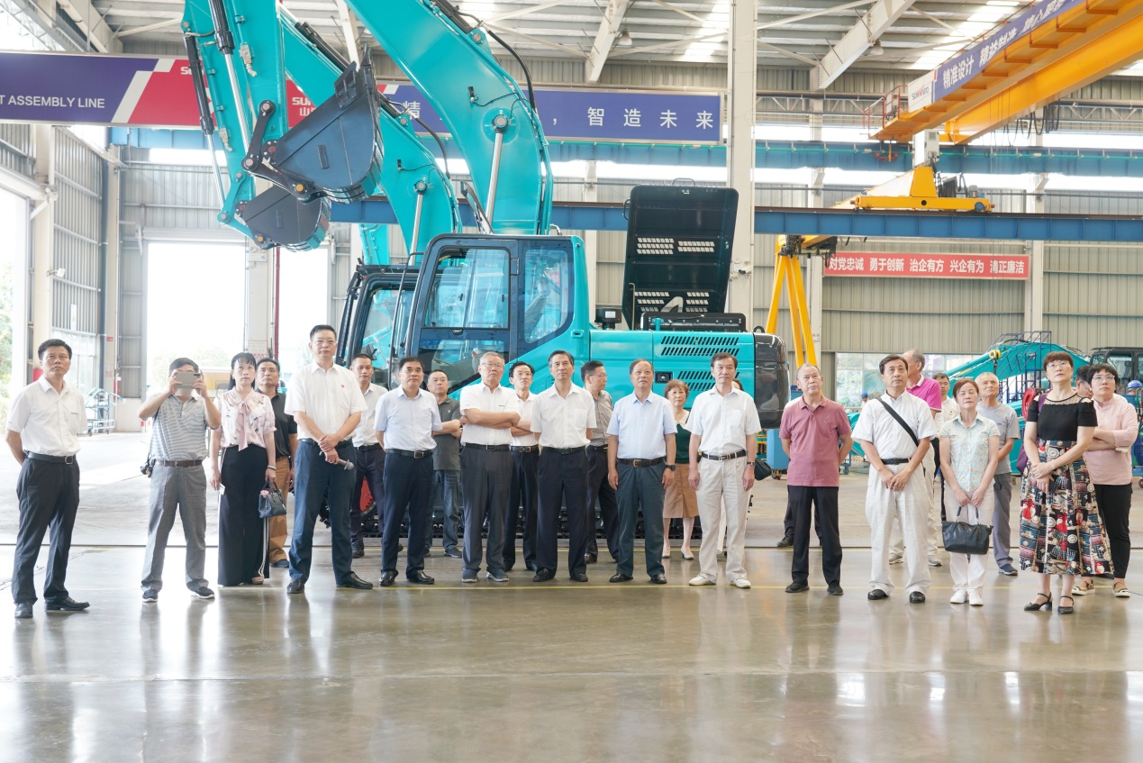 湖南省老科学手艺事情者一行到访ezweb易利娱乐平台智能