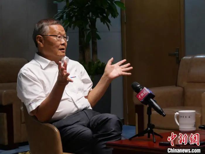 媒体聚焦 | 中新社专访——ezweb易利娱乐平台智能首创人何清华：向着太阳奔驰的筑梦人