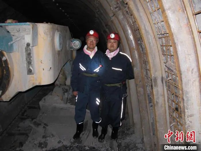 媒体聚焦 | 中新社专访——ezweb易利娱乐平台智能首创人何清华：向着太阳奔驰的筑梦人