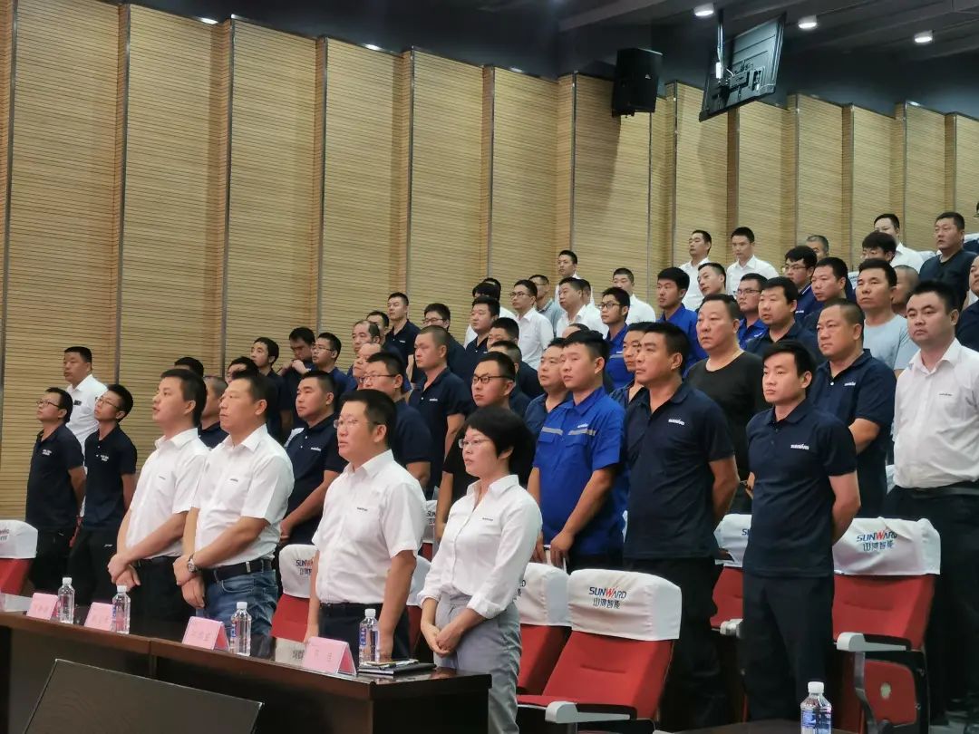 ezweb易利娱乐平台智能挖掘机事业部启动2021效劳手艺评定暨效劳万里行总结大会