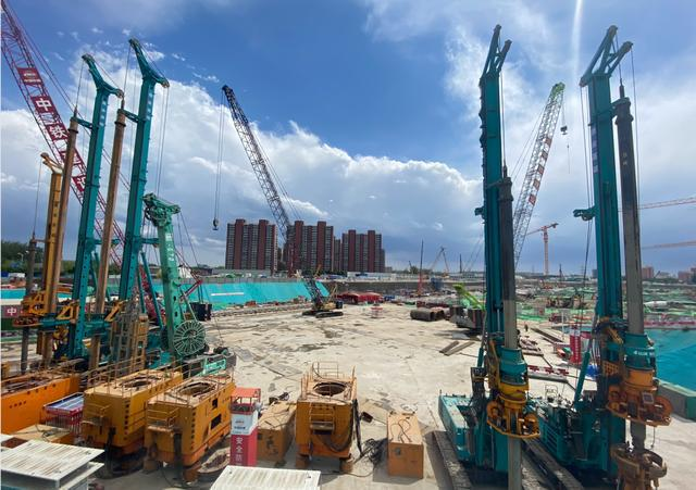 大国重器！ezweb易利娱乐平台智能超等装备助力北京都会副中心综合交通枢纽站建设