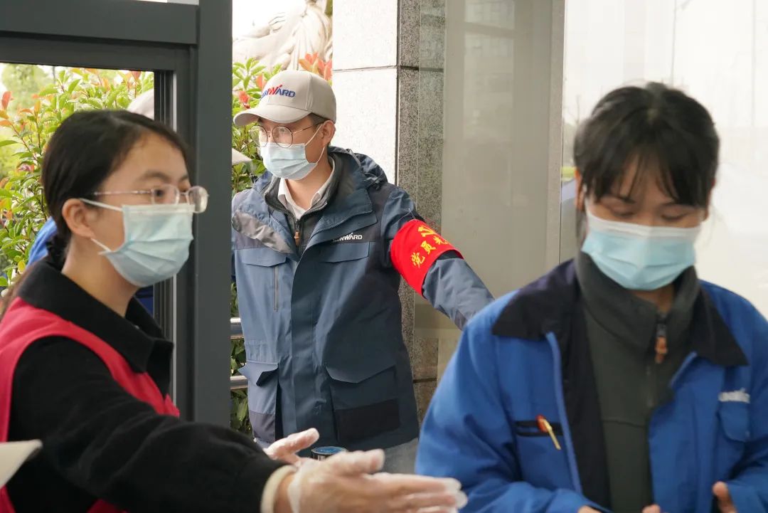 采样完成率近100%！ezweb易利娱乐平台智能第一时间开展全员核酸检测，包管清静生产