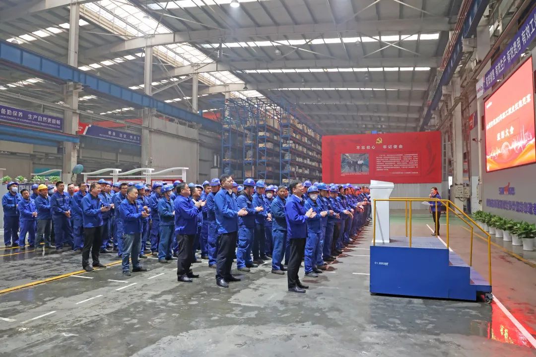 向模范学习！ezweb易利娱乐平台智能56名职工受到职工职业手艺竞赛表扬
