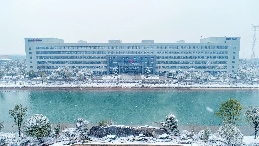 瑞雪兆有年，邀您共赏雪中ezweb易利娱乐平台！