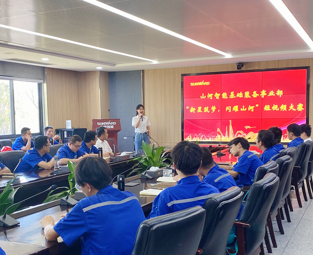 你好 2022！再见 2021！我与ezweb易利娱乐平台智能共生长