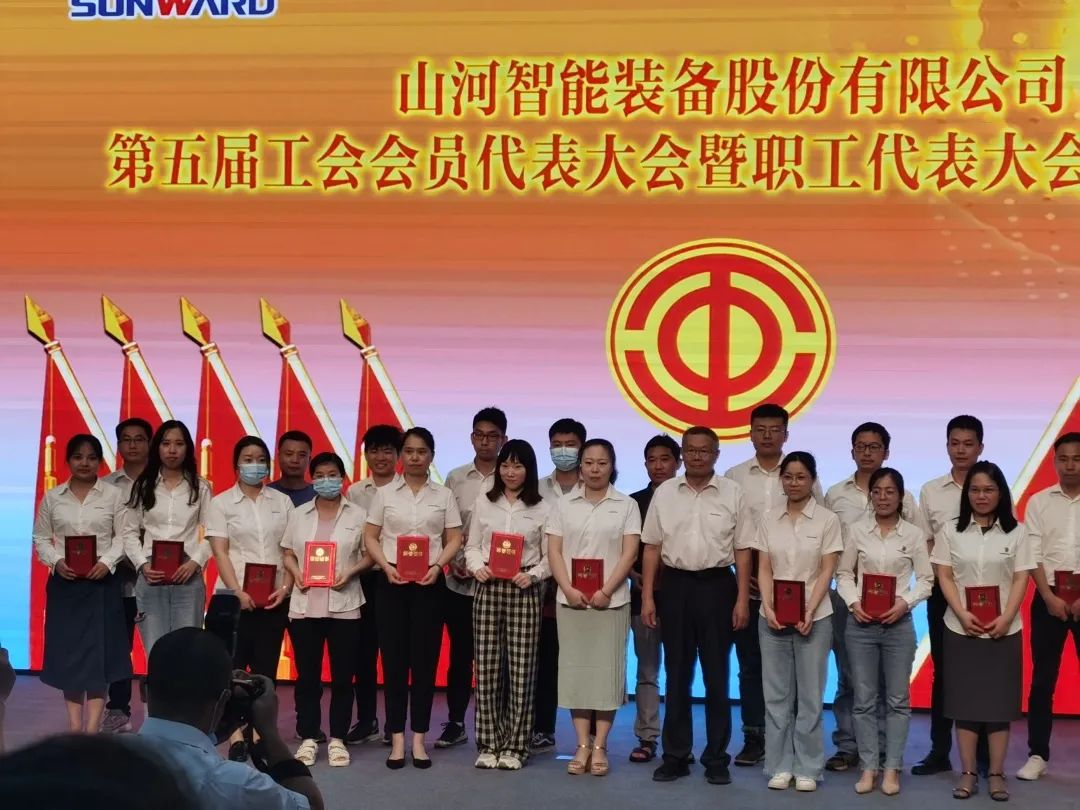 你好 2022！再见 2021！我与ezweb易利娱乐平台智能共生长