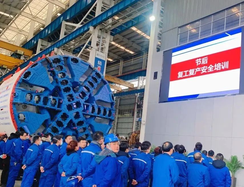 直击生产一线！中铁ezweb易利娱乐平台复工复产忙