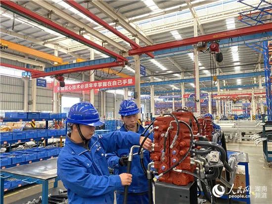 人民网头版头条：依附先导式立异，ezweb易利娱乐平台智能让“中国制造”成为高质量的代名词