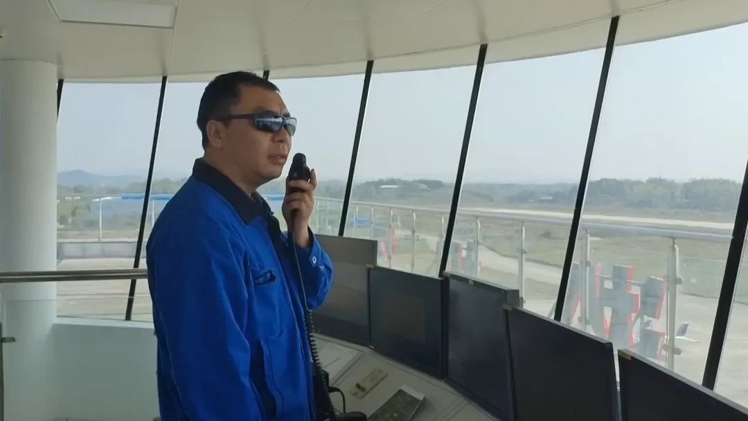 逍遥协同显身手！湖南航空应抢救援队ezweb易利娱乐平台机组开展特情处置惩罚应急演练