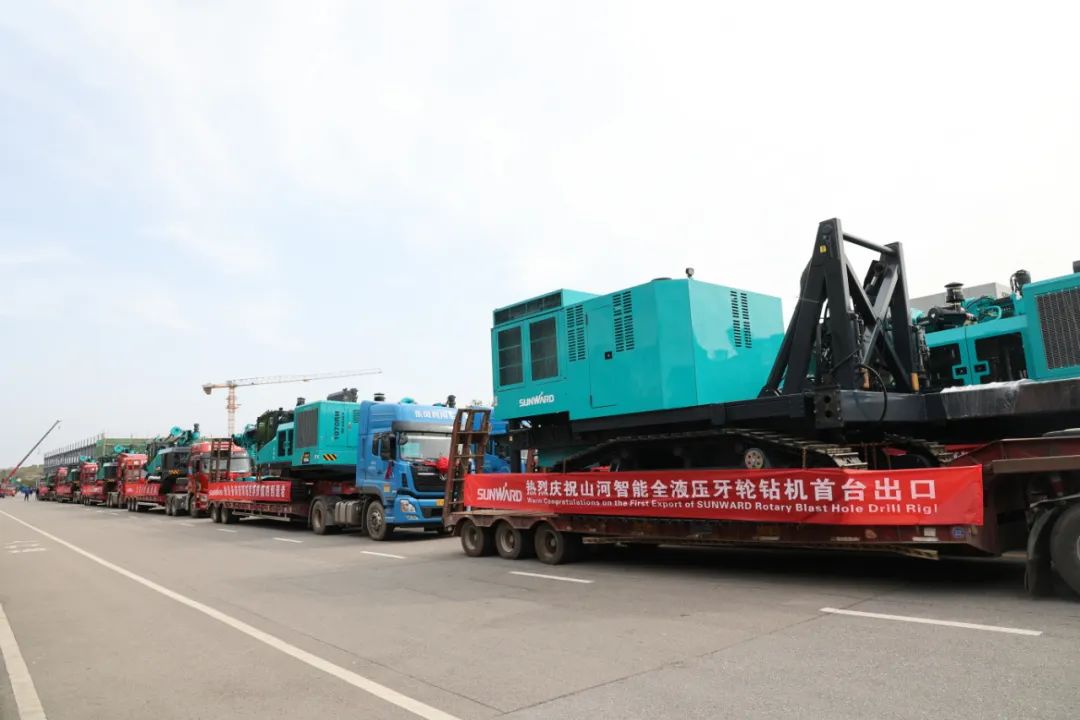征战全球市。zweb易利娱乐平台智能凿岩装备批量发货