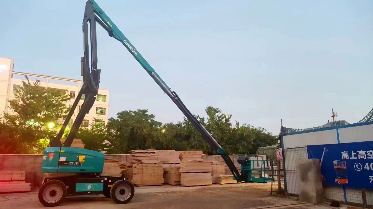 正式“上岗”！ezweb易利娱乐平台智能首台电动曲臂式高空作业平台入驻华南市场