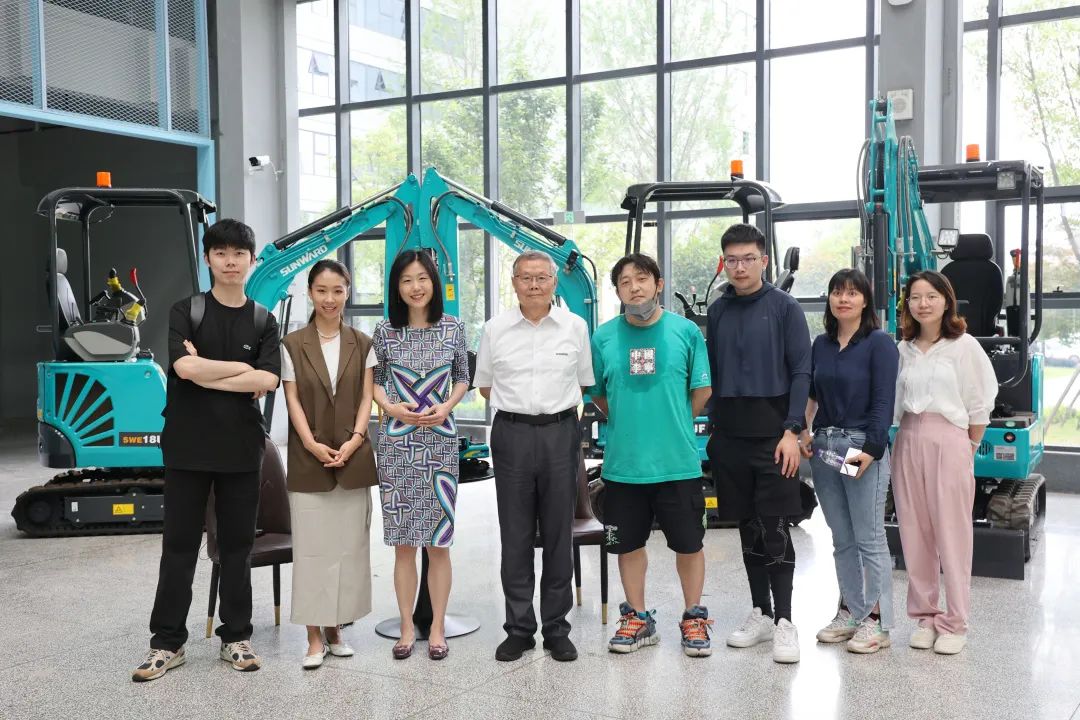 CGTN探厂！专访ezweb易利娱乐平台智能董事长、首席专家何清华花絮来了