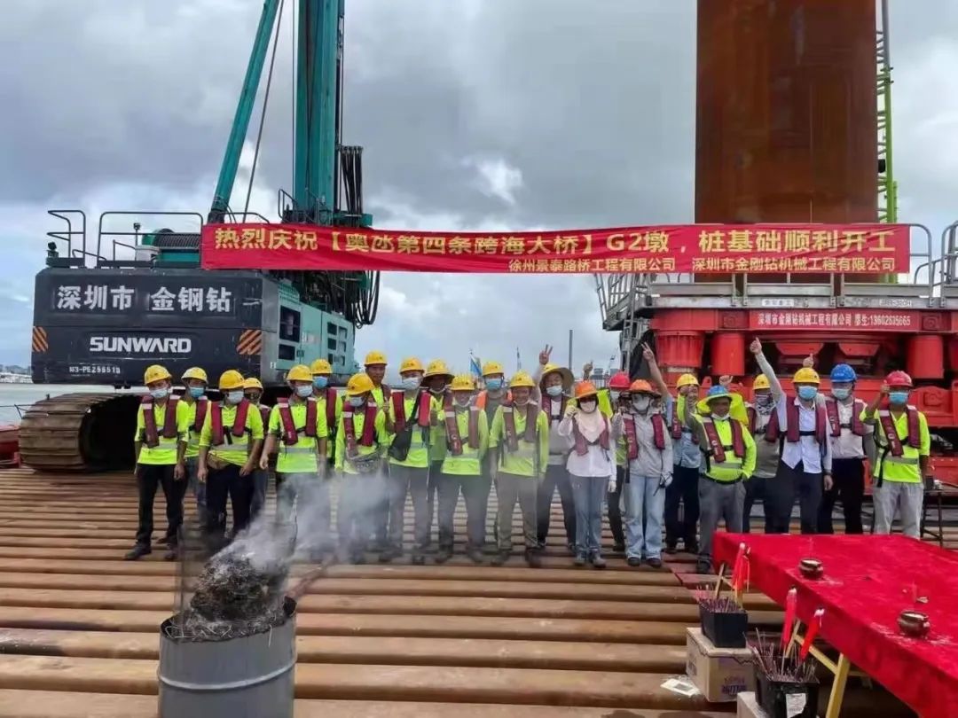 乘风破浪的旋挖钻机！ezweb易利娱乐平台智能助建澳氹第四跨海大桥
