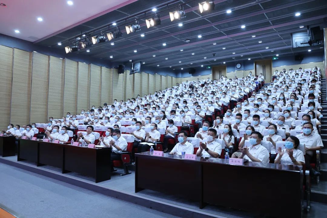 凝心聚力奋力拼搏，向高质量生长交出精彩答卷！ezweb易利娱乐平台智能召开全体干部大会
