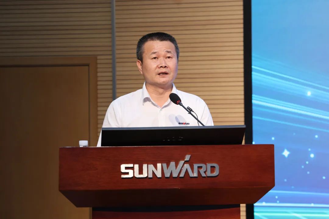 凝心聚力奋力拼搏，向高质量生长交出精彩答卷！ezweb易利娱乐平台智能召开全体干部大会