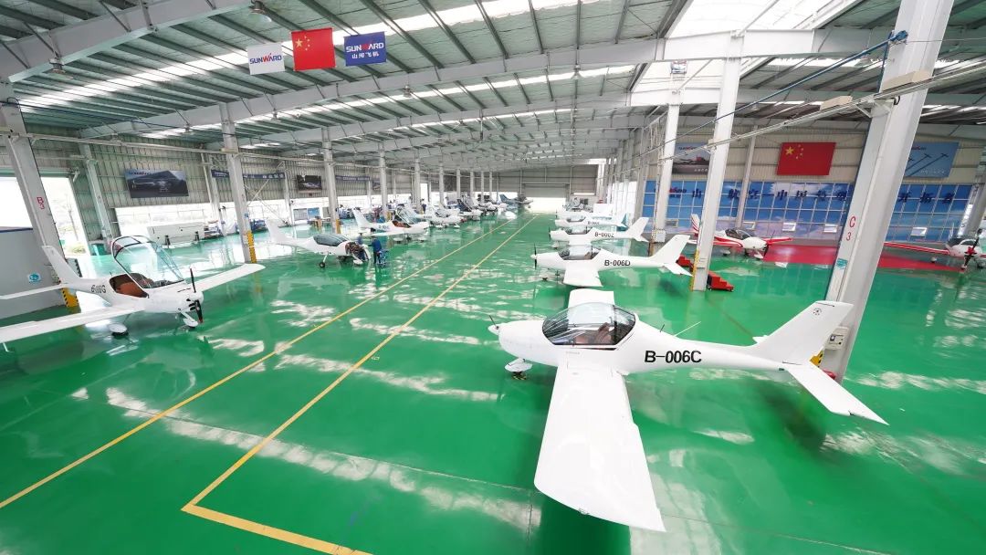 23个月交付100架！ezweb易利娱乐平台航空第 199、200 架阿若拉飞机顺遂下线交付