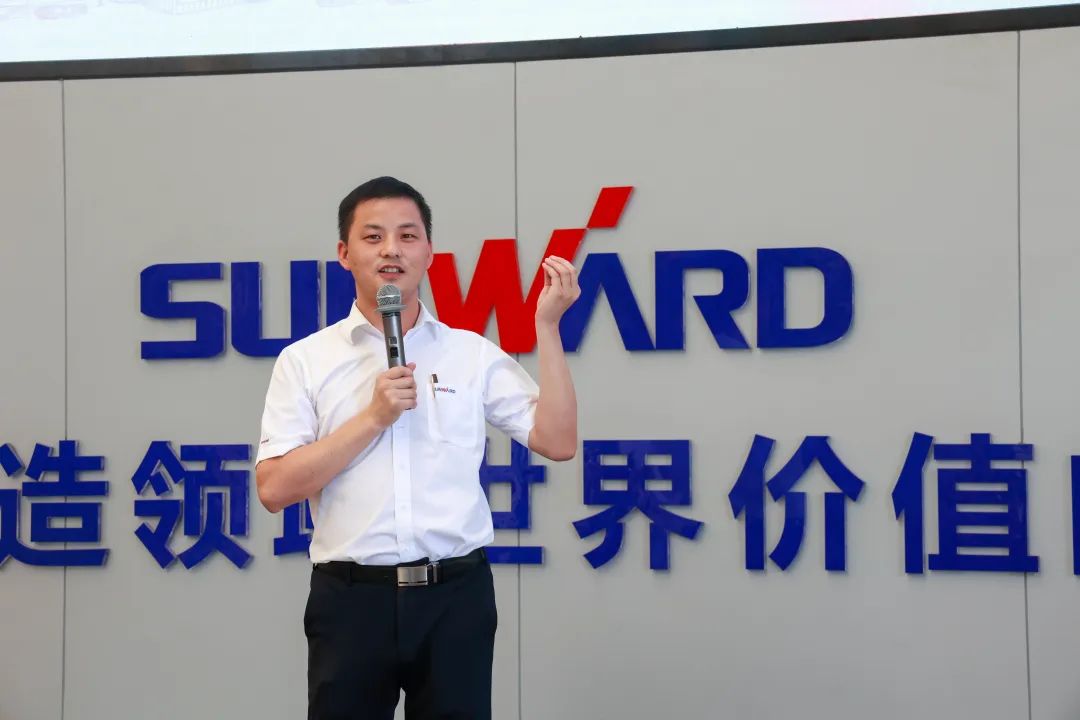 又酷又辣又炫！ezweb易利娱乐平台智能第二届挖机废物来了