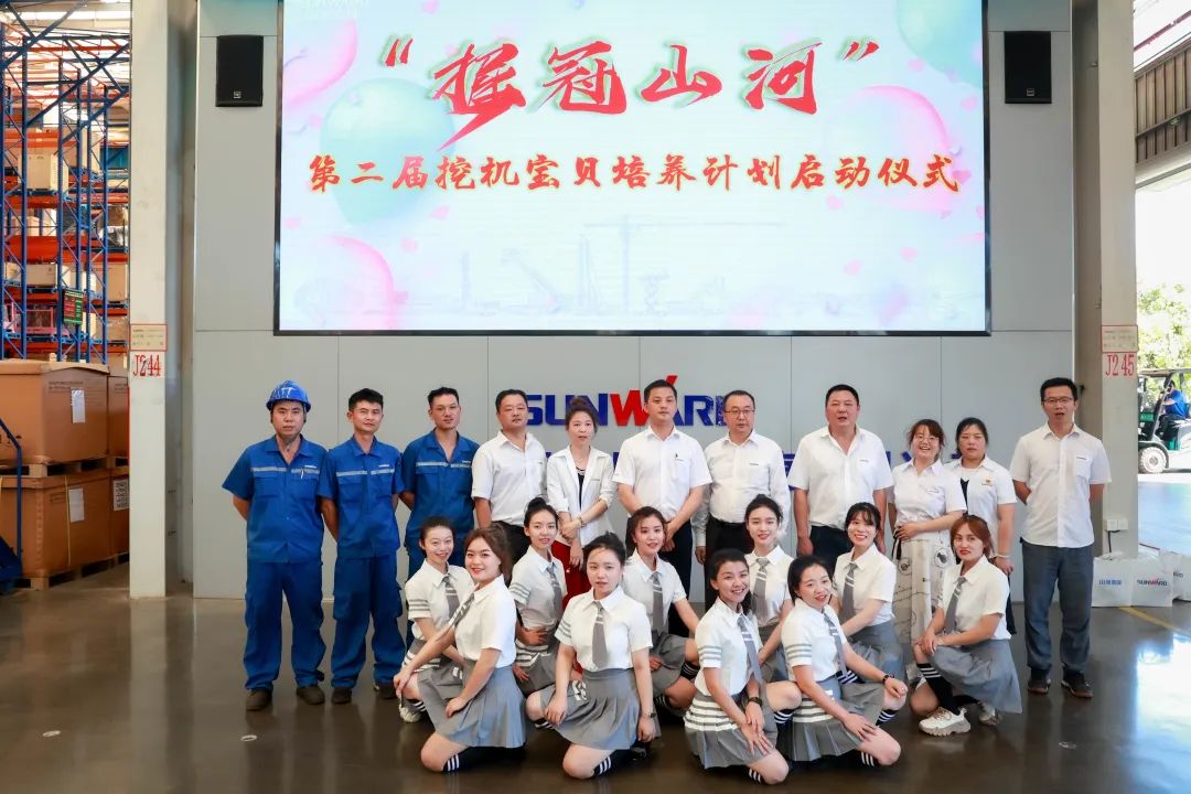 又酷又辣又炫！ezweb易利娱乐平台智能第二届挖机废物来了