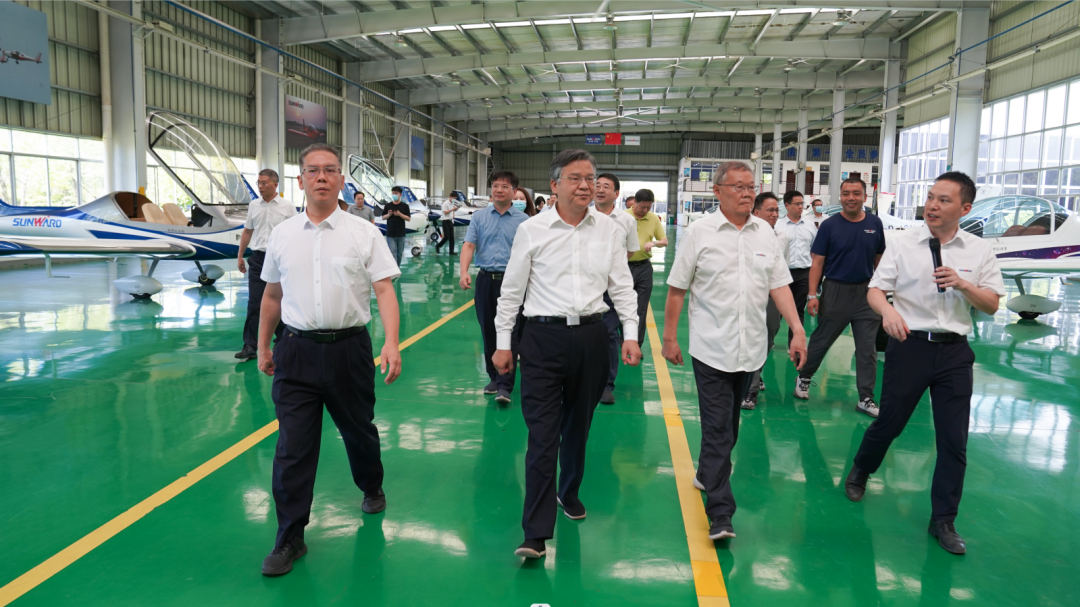 湖南省委常委、常务副省长李殿勋一行考察调研ezweb易利娱乐平台科技