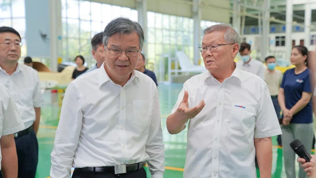 湖南省委常委、常务副省长李殿勋一行考察调研ezweb易利娱乐平台科技