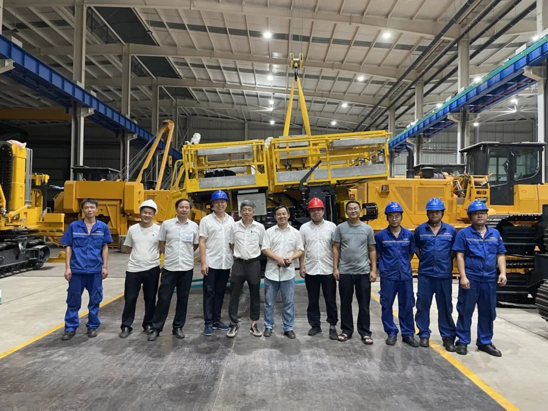 为铁路运输保驾护航！ezweb易利娱乐平台智能自主研制首套三平台作业装置乐成交付