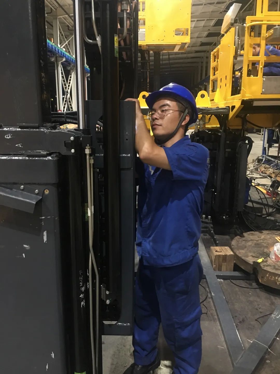 为铁路运输保驾护航！ezweb易利娱乐平台智能自主研制首套三平台作业装置乐成交付