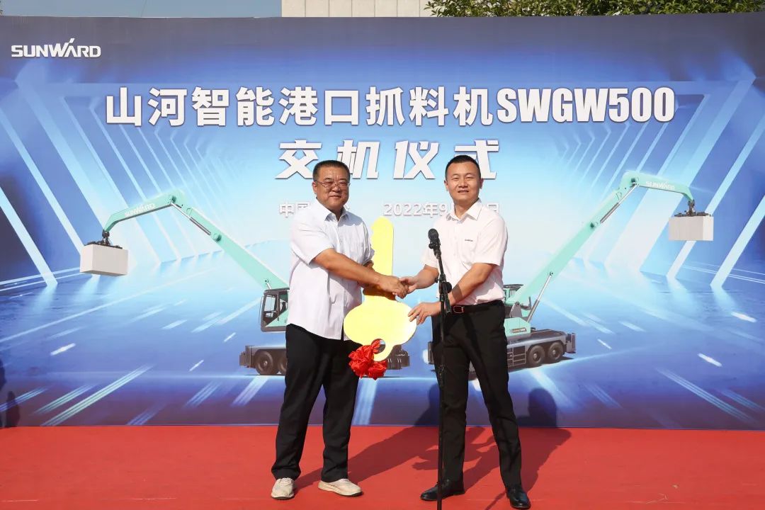 携手山东汇诚助力我国口岸建设！ezweb易利娱乐平台智能口岸抓料机乐成批量交付