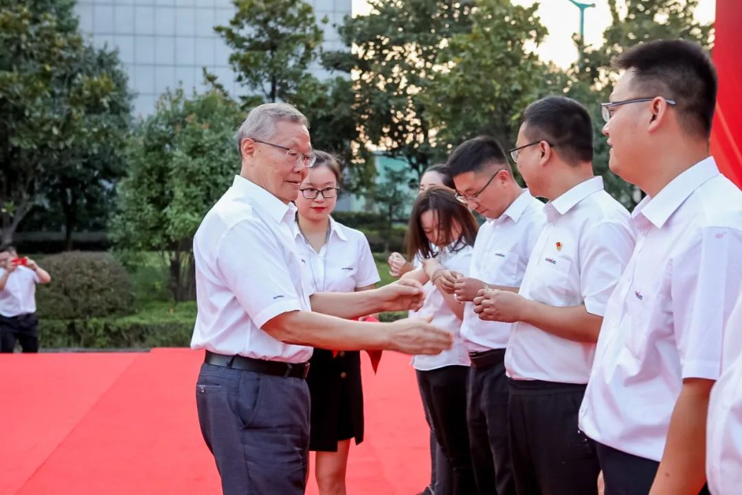 喜迎二十大 携手向未来 | ezweb易利娱乐平台智能建设23周年庆祝表扬大会暨意见意义运动会盛大举行