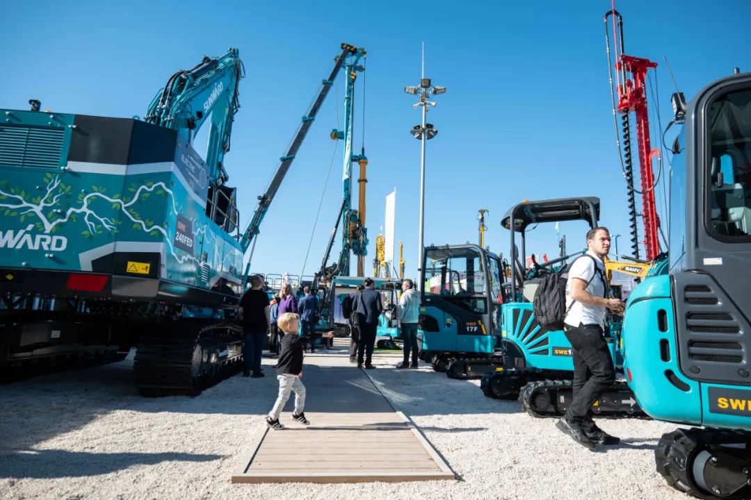 Bauma 2022 | 一组火热现场图带您重温ezweb易利娱乐平台智能德国宝马展之旅