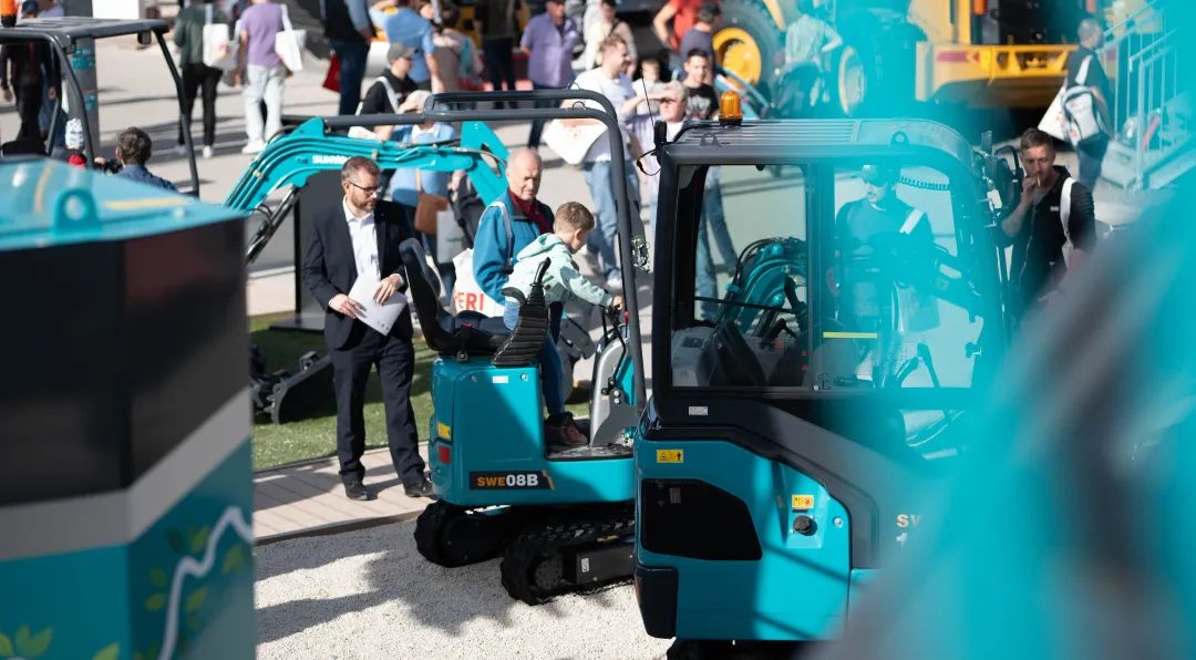 Bauma 2022 | 一组火热现场图带您重温ezweb易利娱乐平台智能德国宝马展之旅