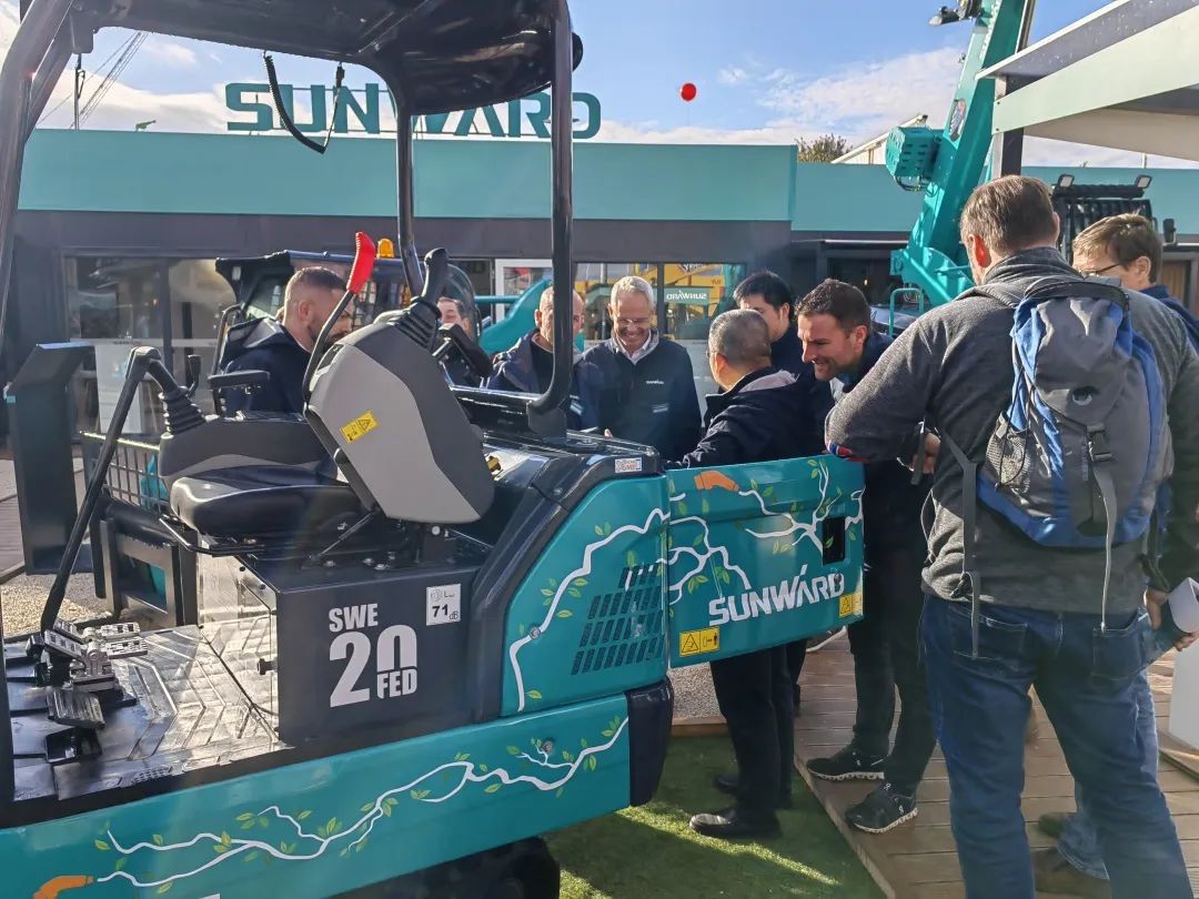 Bauma 2022 | 一组火热现场图带您重温ezweb易利娱乐平台智能德国宝马展之旅
