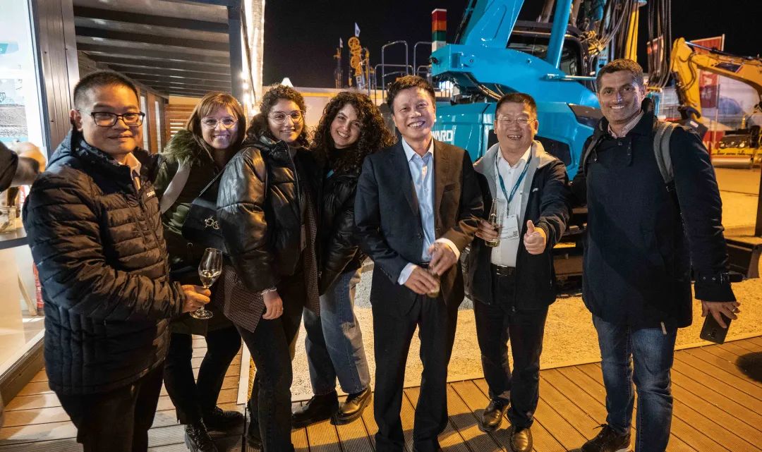Bauma 2022 | 一组火热现场图带您重温ezweb易利娱乐平台智能德国宝马展之旅