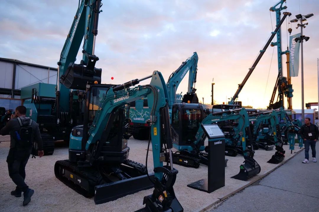 Bauma 2022 | 一组火热现场图带您重温ezweb易利娱乐平台智能德国宝马展之旅