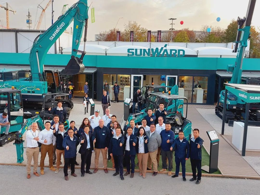 Bauma 2022 | 一组火热现场图带您重温ezweb易利娱乐平台智能德国宝马展之旅