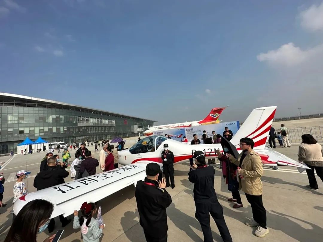 逆势翱翔！ezweb易利娱乐平台航空携手相助同伴亮相2022南昌航行大会