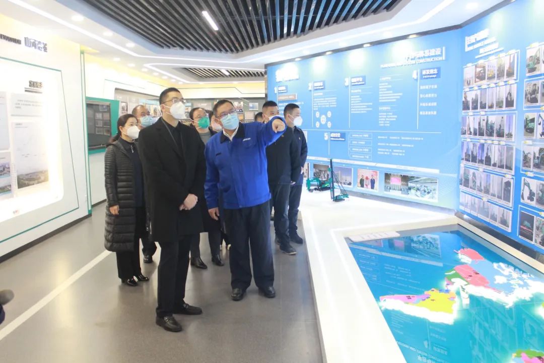 五粮液集团工会主席郭叙雷带队赴ezweb易利娱乐平台智能考察交流