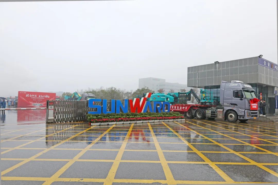 新局新篇，宏兔启航！ezweb易利娱乐平台智能超200台套装备集中发货