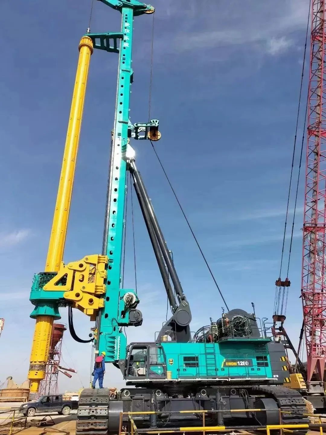 首桩开钻！ezweb易利娱乐平台智能超等旋挖实力助建天下最大跨度公铁两用大桥
