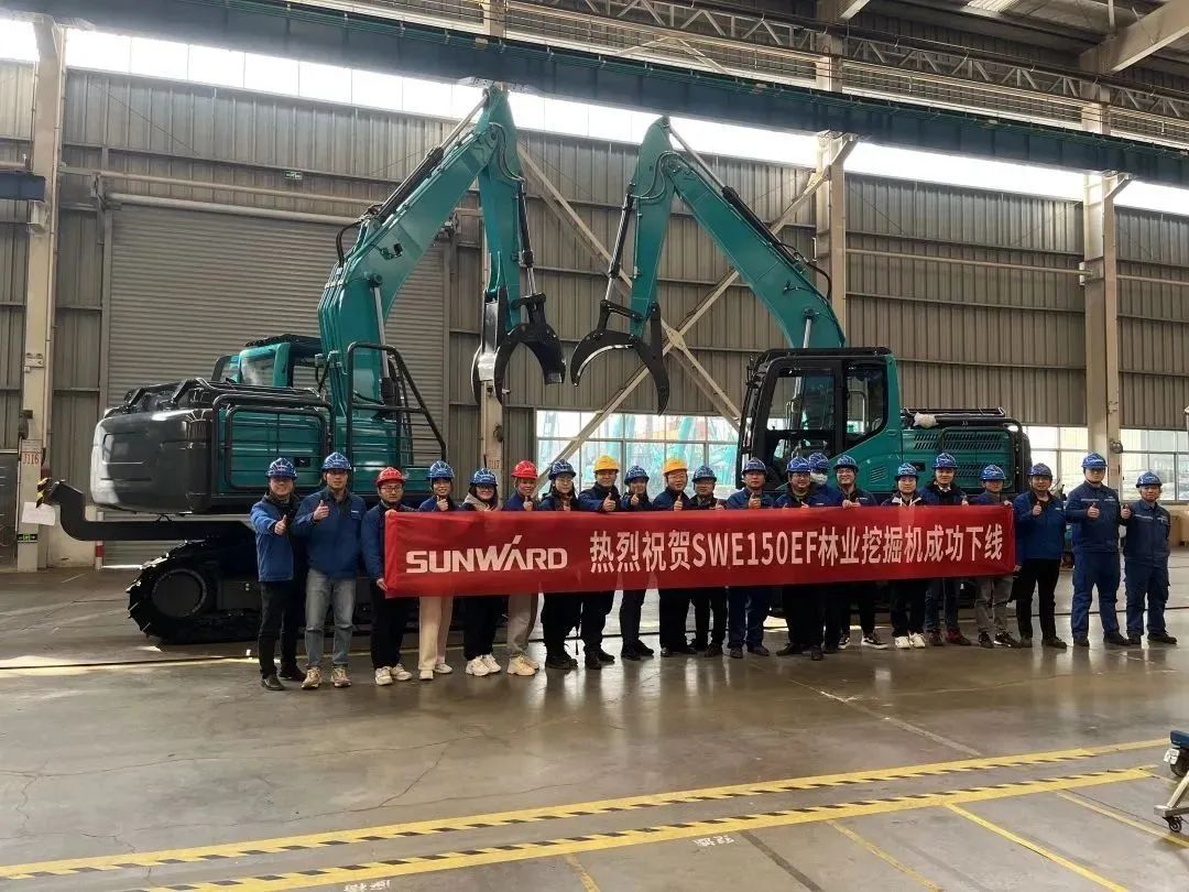 翻山越岭，称霸“武林”！ezweb易利娱乐平台智能首款中型林业挖掘机乐成下线