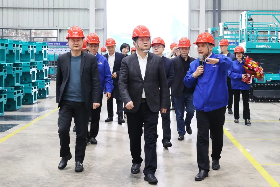 付旭明慰问ezweb易利娱乐平台智能市三八红旗头并督导清静生产事情