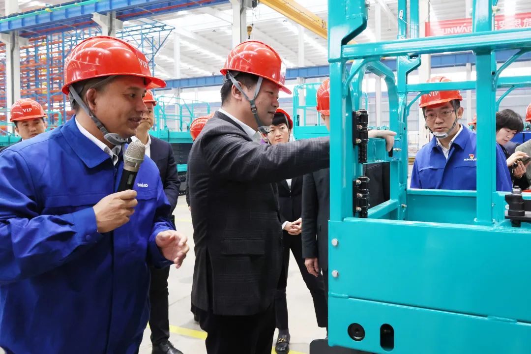付旭明慰问ezweb易利娱乐平台智能市三八红旗头并督导清静生产事情