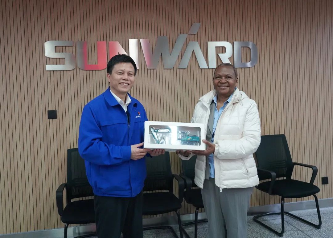 乌干达驻华大使到访ezweb易利娱乐平台智能