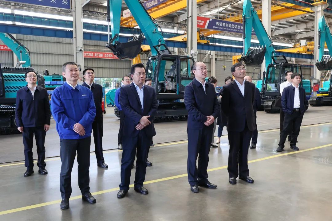 人社部党组成员、副部长俞家栋考察调研ezweb易利娱乐平台智能