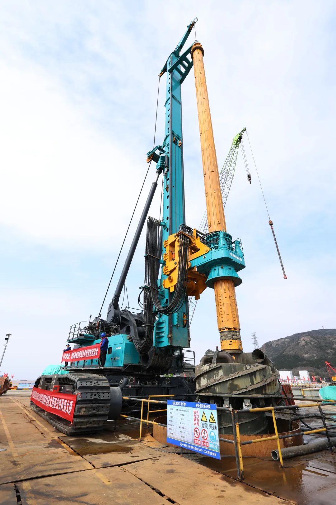 超等装备助建超等工程！ezweb易利娱乐平台智能超等旋挖钻机SWDM1280推介会乐成举行